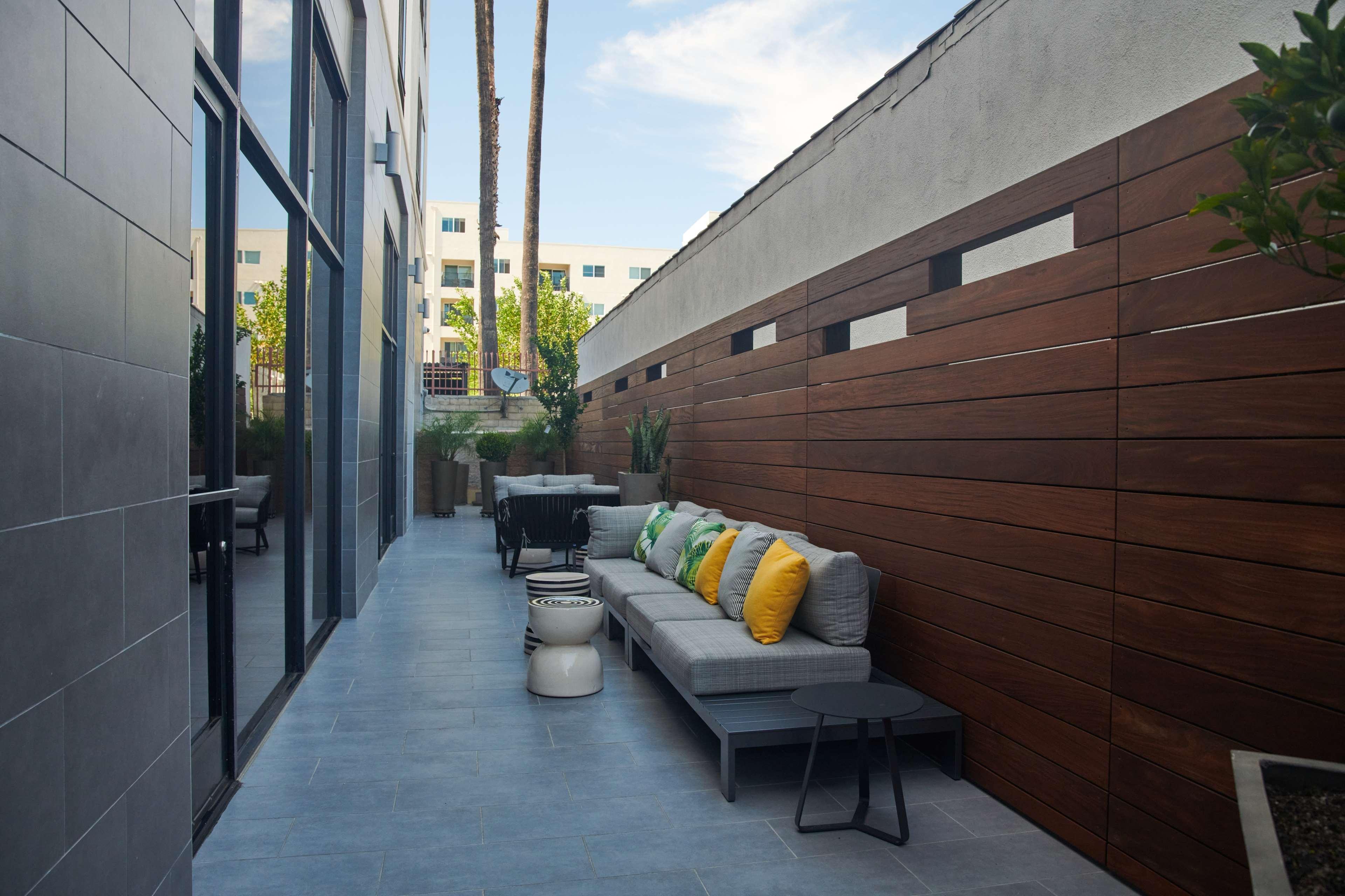 Hampton Inn & Suites Sherman Oaks Los Angeles Exterior photo