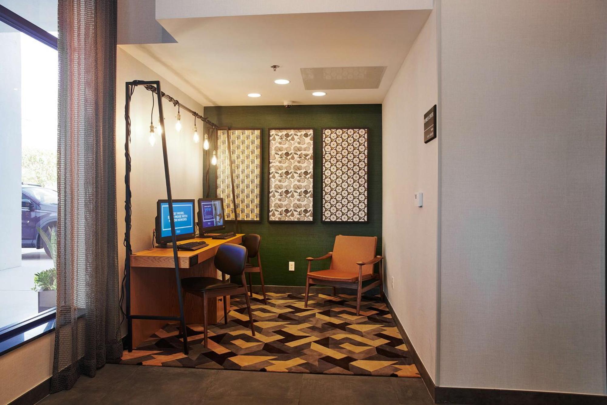 Hampton Inn & Suites Sherman Oaks Los Angeles Exterior photo